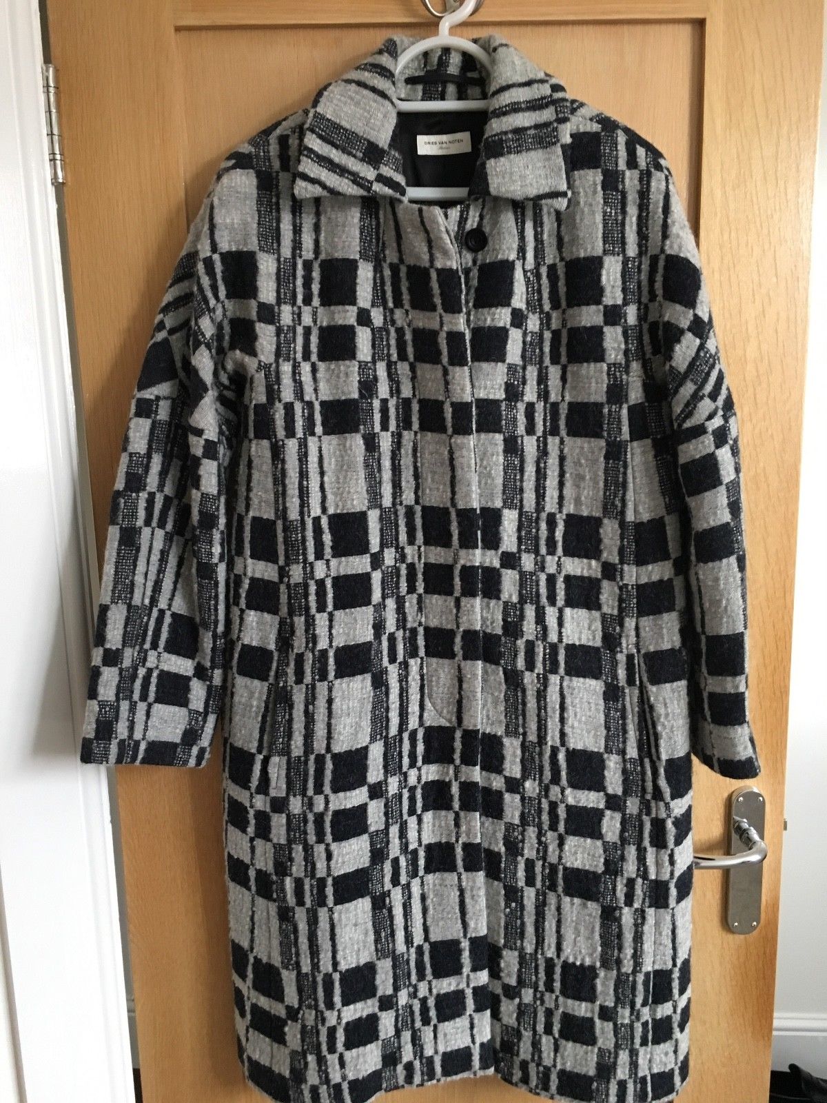 Une collection de manteaux les plus chers de Dries Van Noten sur eBay ! 